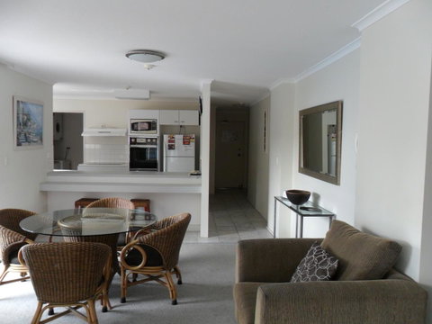 Grosvenor Beachfront Apartments Surfers Paradise - Whitsundays Accommodation 5