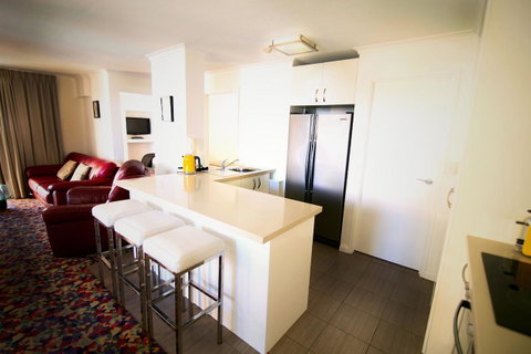 Grosvenor Beachfront Apartments Surfers Paradise - Whitsundays Accommodation 4