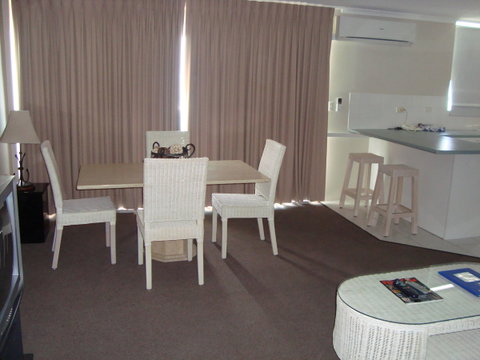 Grosvenor Beachfront Apartments Surfers Paradise - Whitsundays Accommodation 26