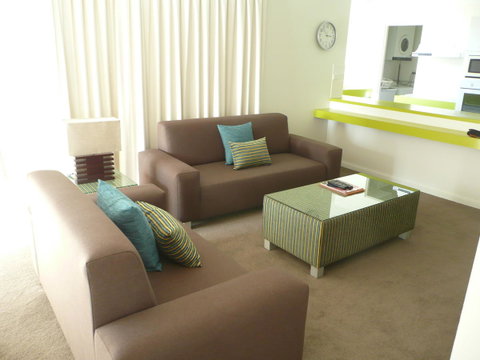 Grosvenor Beachfront Apartments Surfers Paradise - Whitsundays Accommodation 8