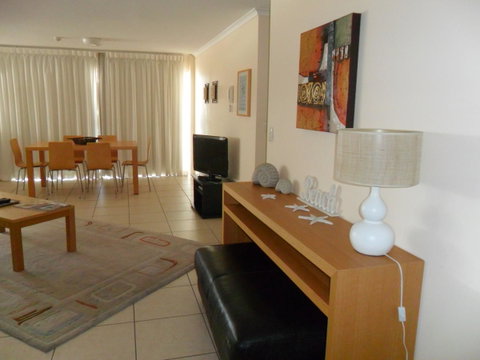 Grosvenor Beachfront Apartments Surfers Paradise - Whitsundays Accommodation 10