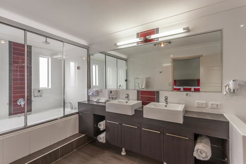 Platinum International - Whitsundays Accommodation 22