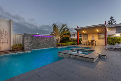 Platinum International - Whitsundays Accommodation 24