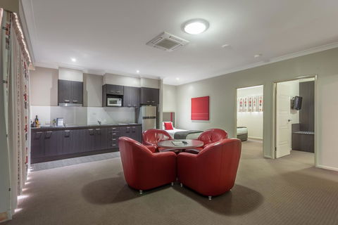 Platinum International - Whitsundays Accommodation 2