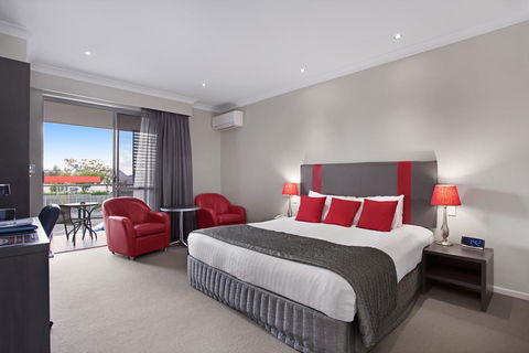 Platinum International - Whitsundays Accommodation 14