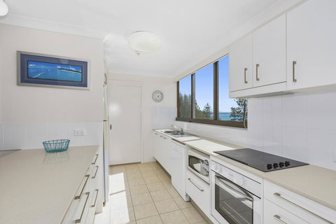 Columbia Beachfront Apartments On Rainbow Bay - Whitsundays Accommodation 35