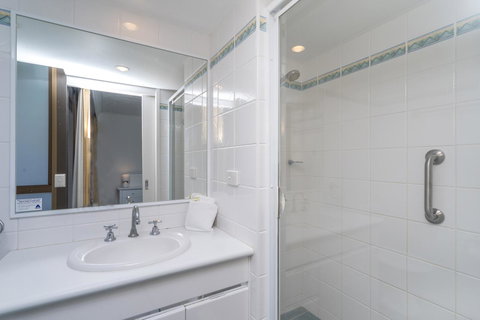 Columbia Beachfront Apartments On Rainbow Bay - Whitsundays Accommodation 16