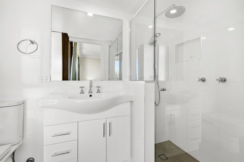 Columbia Beachfront Apartments On Rainbow Bay - Whitsundays Accommodation 19