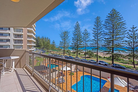 Columbia Beachfront Apartments On Rainbow Bay - Whitsundays Accommodation 6