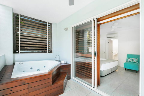 Mantra Aqueous On Port - Whitsundays Accommodation 9