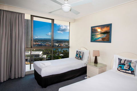Seacrest Beachfront Apartments Surfers Paradise - Whitsundays Accommodation 18
