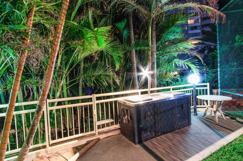 Seacrest Beachfront Apartments Surfers Paradise - Whitsundays Accommodation 31