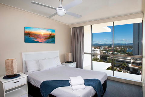 Seacrest Beachfront Apartments Surfers Paradise - Whitsundays Accommodation 17