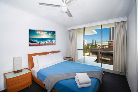 Seacrest Beachfront Apartments Surfers Paradise - Whitsundays Accommodation 10