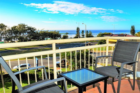 Seacrest Beachfront Apartments Surfers Paradise - Whitsundays Accommodation 36