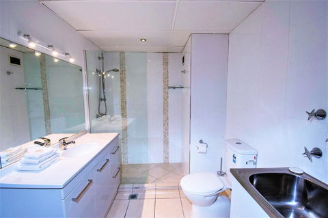 Seacrest Beachfront Apartments Surfers Paradise - Whitsundays Accommodation 15