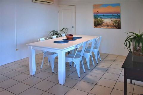 Seacrest Beachfront Apartments Surfers Paradise - Whitsundays Accommodation 34