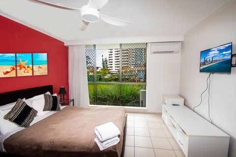 Seacrest Beachfront Apartments Surfers Paradise - Whitsundays Accommodation 8