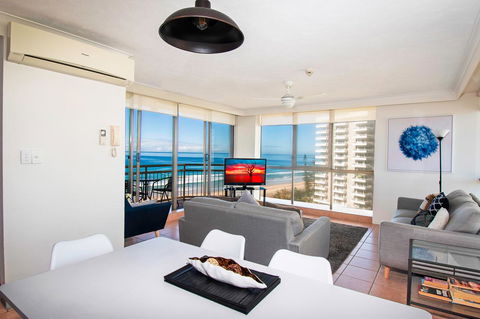 Seacrest Beachfront Apartments Surfers Paradise - Whitsundays Accommodation 21