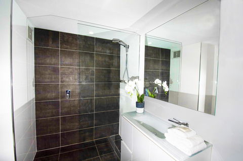 Seacrest Beachfront Apartments Surfers Paradise - Whitsundays Accommodation 22