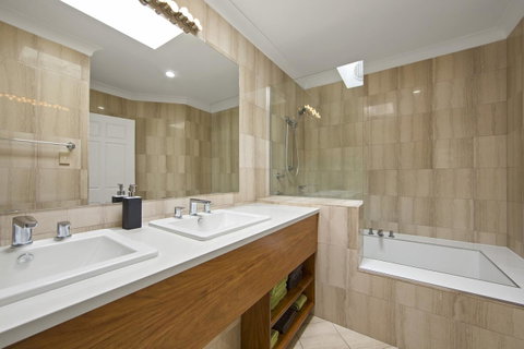 Montipora Unit 3 - In The Heart Of Airlie, Wi-fi And Netflix - Whitsundays Accommodation 8