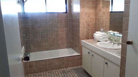 De Ville Apartments - Whitsundays Accommodation 9