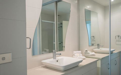 De Ville Apartments - Whitsundays Accommodation 25