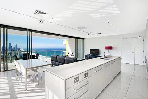 ULTIQA Air On Broadbeach - Whitsundays Accommodation 21