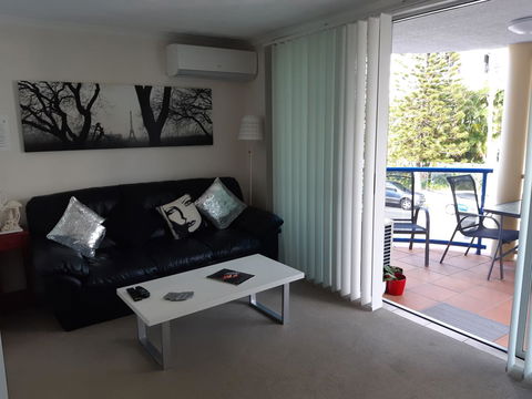 Surfers Beach Resort One - Whitsundays Accommodation 2