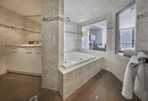 Novotel Surfers Paradise - Whitsundays Accommodation 10