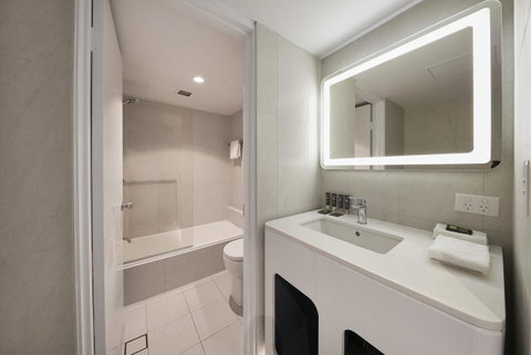 Novotel Surfers Paradise - Whitsundays Accommodation 13