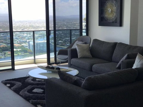 Luxury 3 Bedroom In Heart Of Broadbeach - Whitsundays Accommodation 21