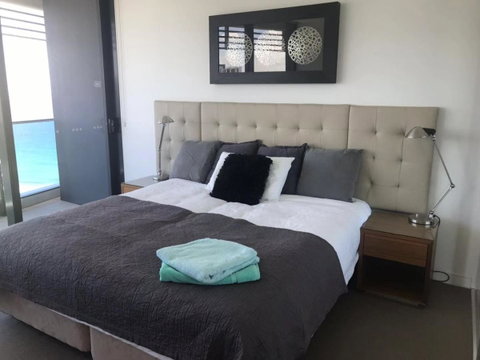 Luxury 3 Bedroom In Heart Of Broadbeach - Whitsundays Accommodation 20