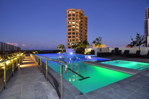 Luxury 3 Bedroom In Heart Of Broadbeach - Whitsundays Accommodation 11