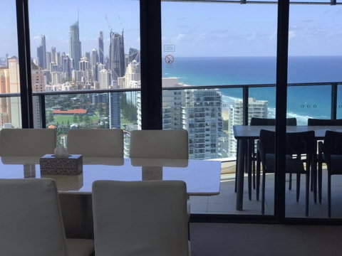 Luxury 3 Bedroom In Heart Of Broadbeach - Whitsundays Accommodation 12