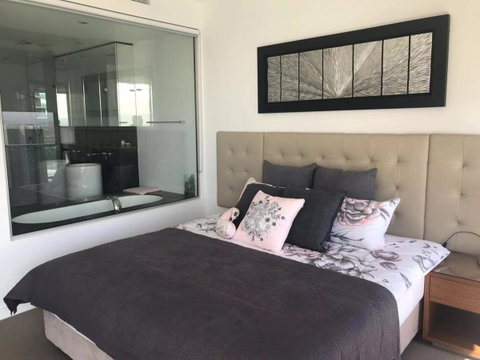 Luxury 3 Bedroom In Heart Of Broadbeach - Whitsundays Accommodation 16