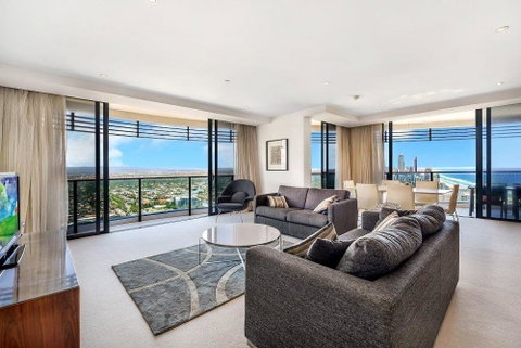 Luxury 3 Bedroom In Heart Of Broadbeach - Whitsundays Accommodation 0