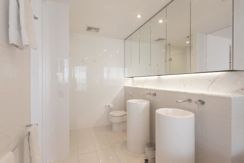 Luxury 3 Bedroom In Heart Of Broadbeach - Whitsundays Accommodation 4