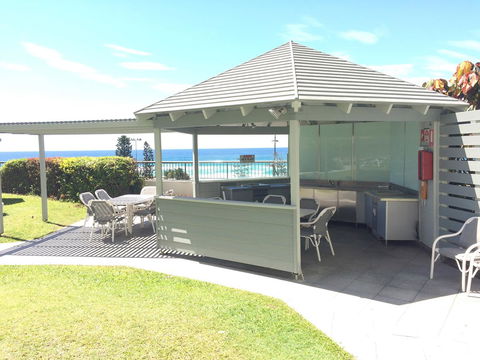 Surfers International Apartments - Whitsundays Accommodation 8