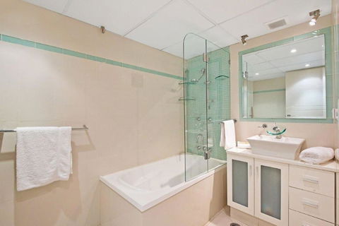Surfers International Apartments - Whitsundays Accommodation 38