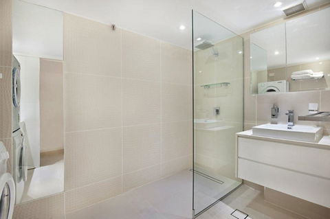 Surfers International Apartments - Whitsundays Accommodation 12
