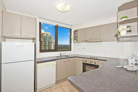 Surfers International Apartments - Whitsundays Accommodation 40