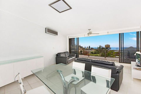 Surfers International Apartments - Whitsundays Accommodation 24