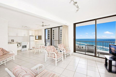 Surfers International Apartments - Whitsundays Accommodation 17