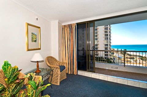 Surfers International Apartments - Whitsundays Accommodation 25