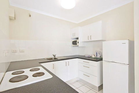 Surfers International Apartments - Whitsundays Accommodation 32