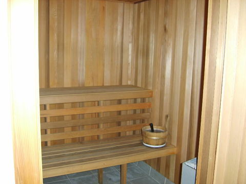 Surfers International Apartments - Whitsundays Accommodation 2