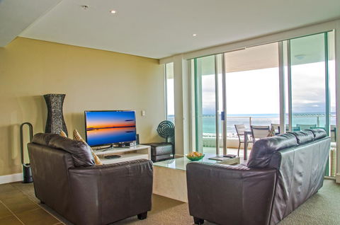 Kirra Surf Apartments - Whitsundays Accommodation 32