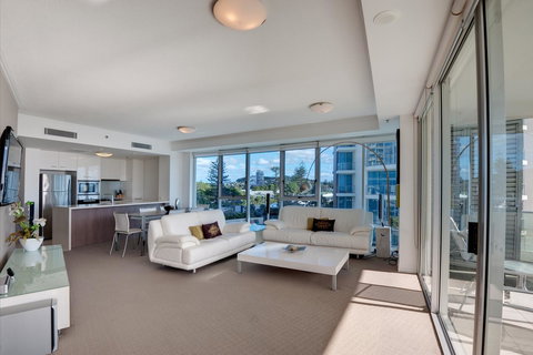 Reflection On The Sea - Whitsundays Accommodation 5