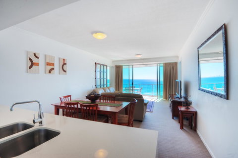 Reflection On The Sea - Whitsundays Accommodation 8